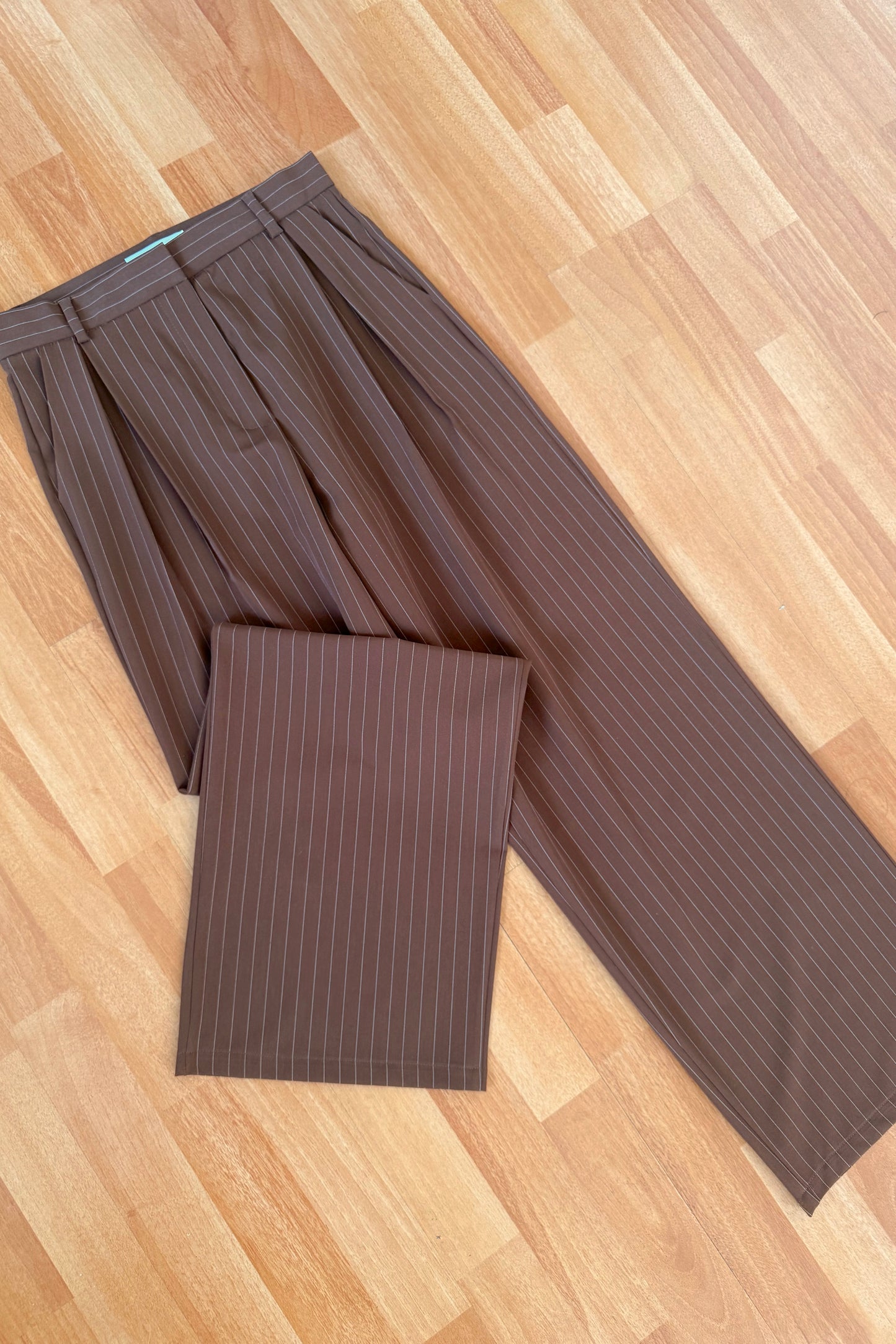Pantalón de rayas canela