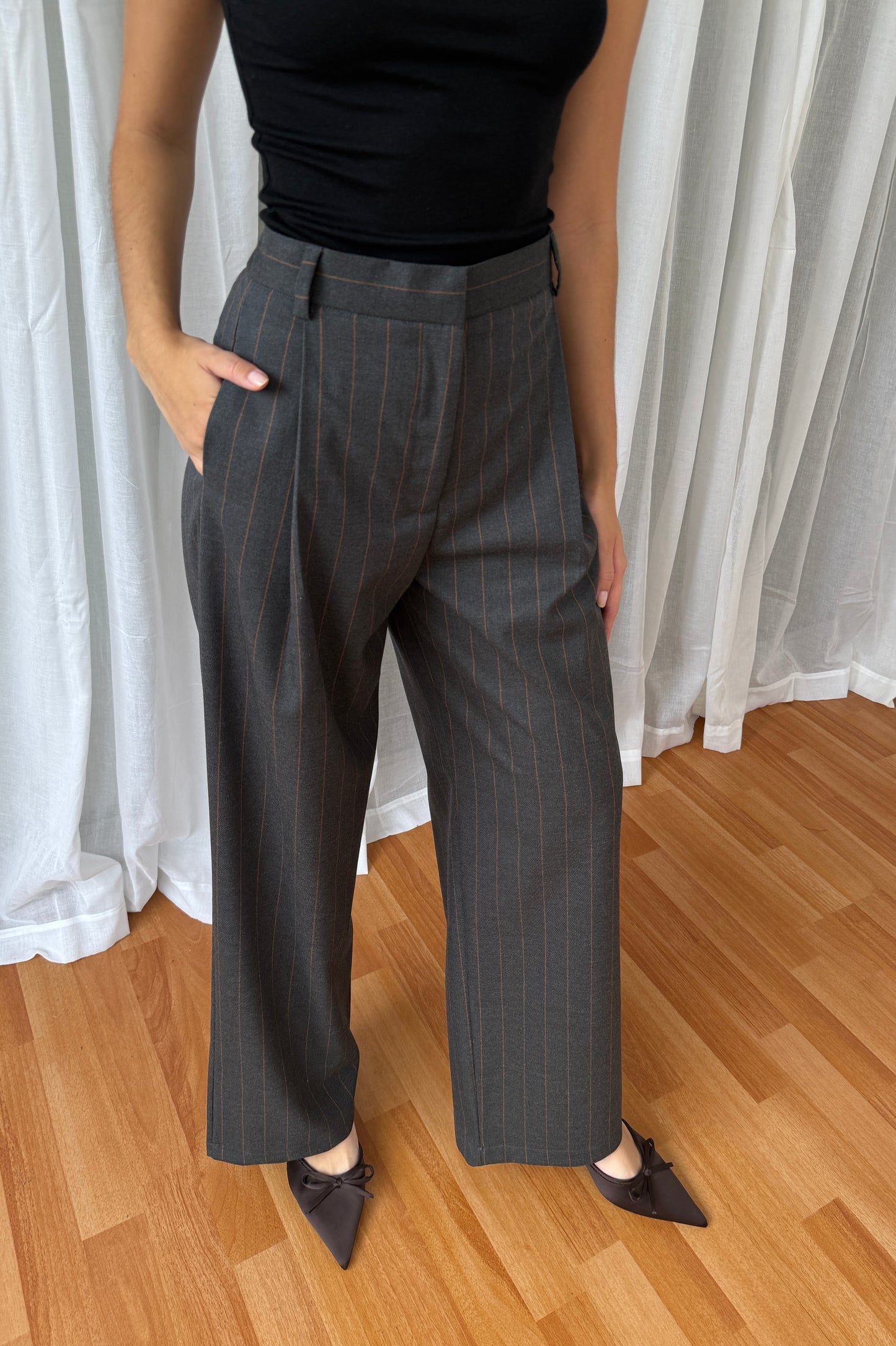 Pantalón de rayas charcoal