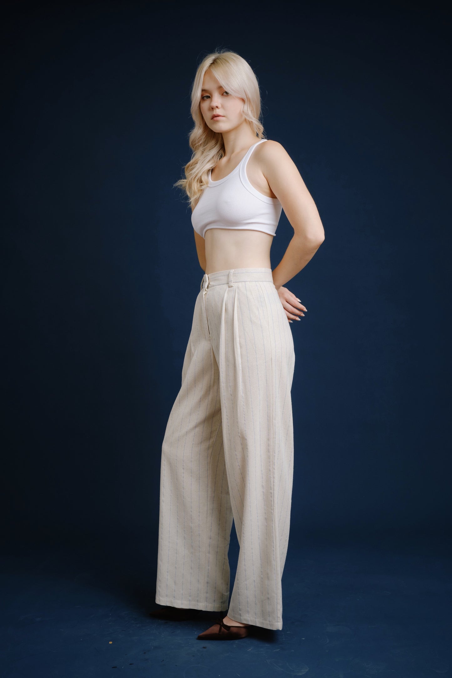 Pantalón lino crudo rayas celeste