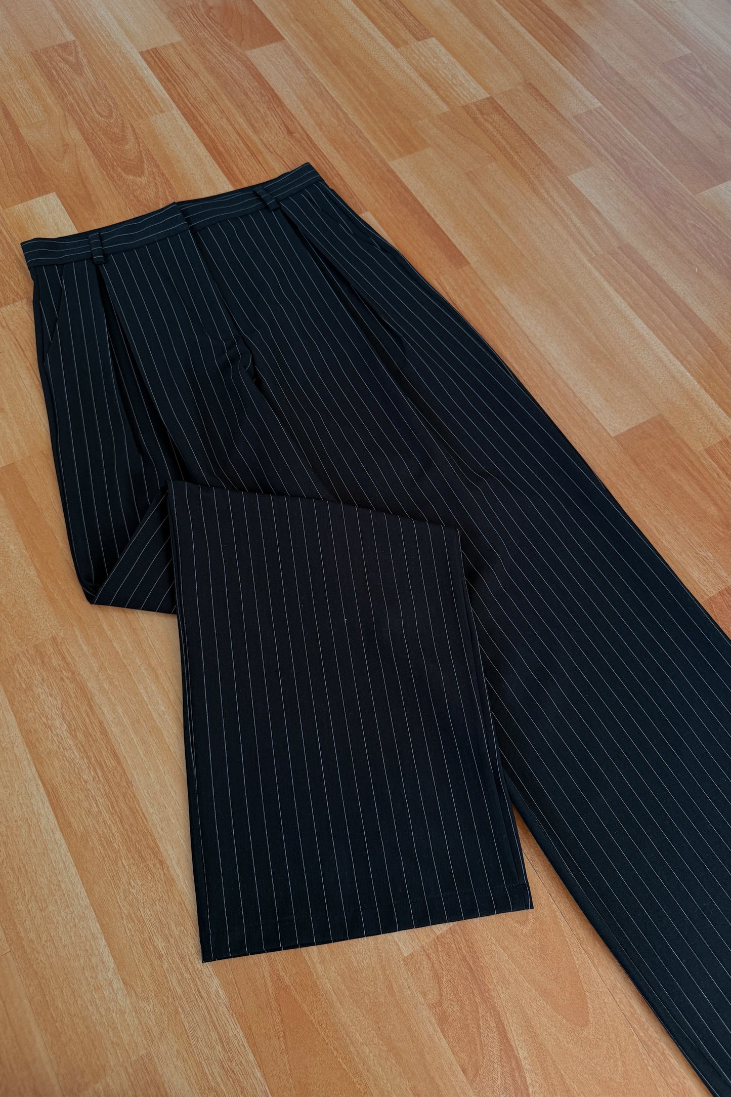 Pantalón de rayas negro