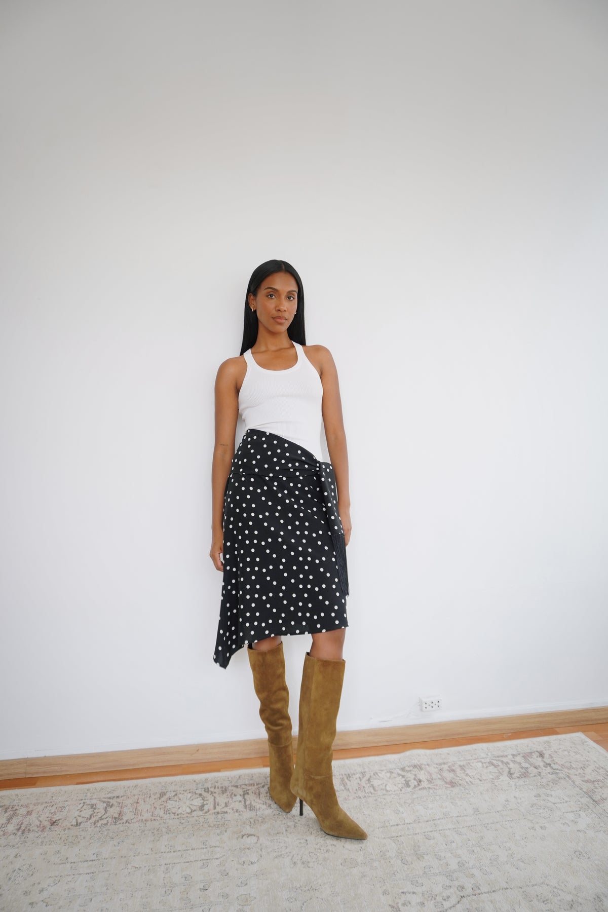 Falda asimétrica Polka negro