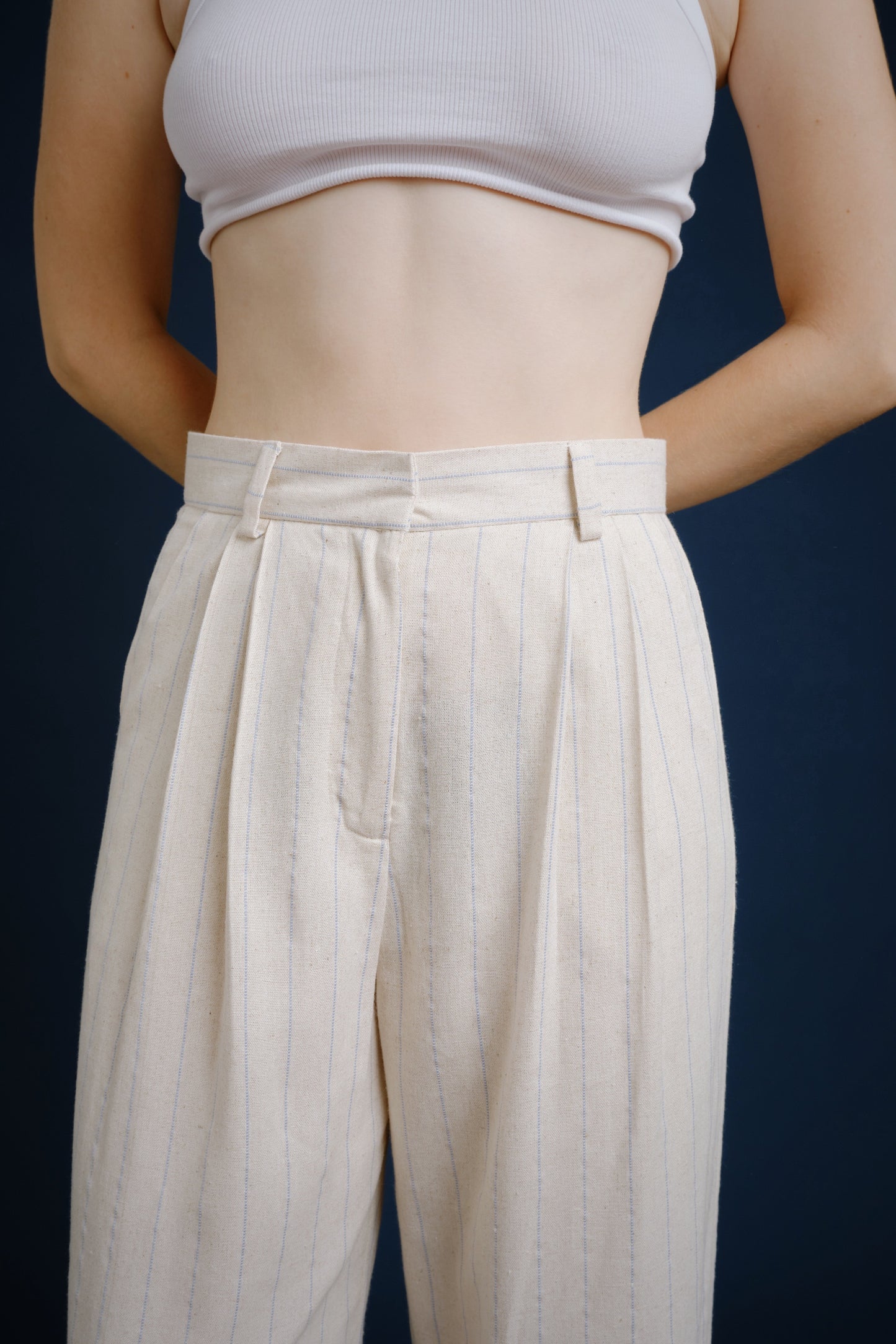 Pantalón lino crudo rayas celeste