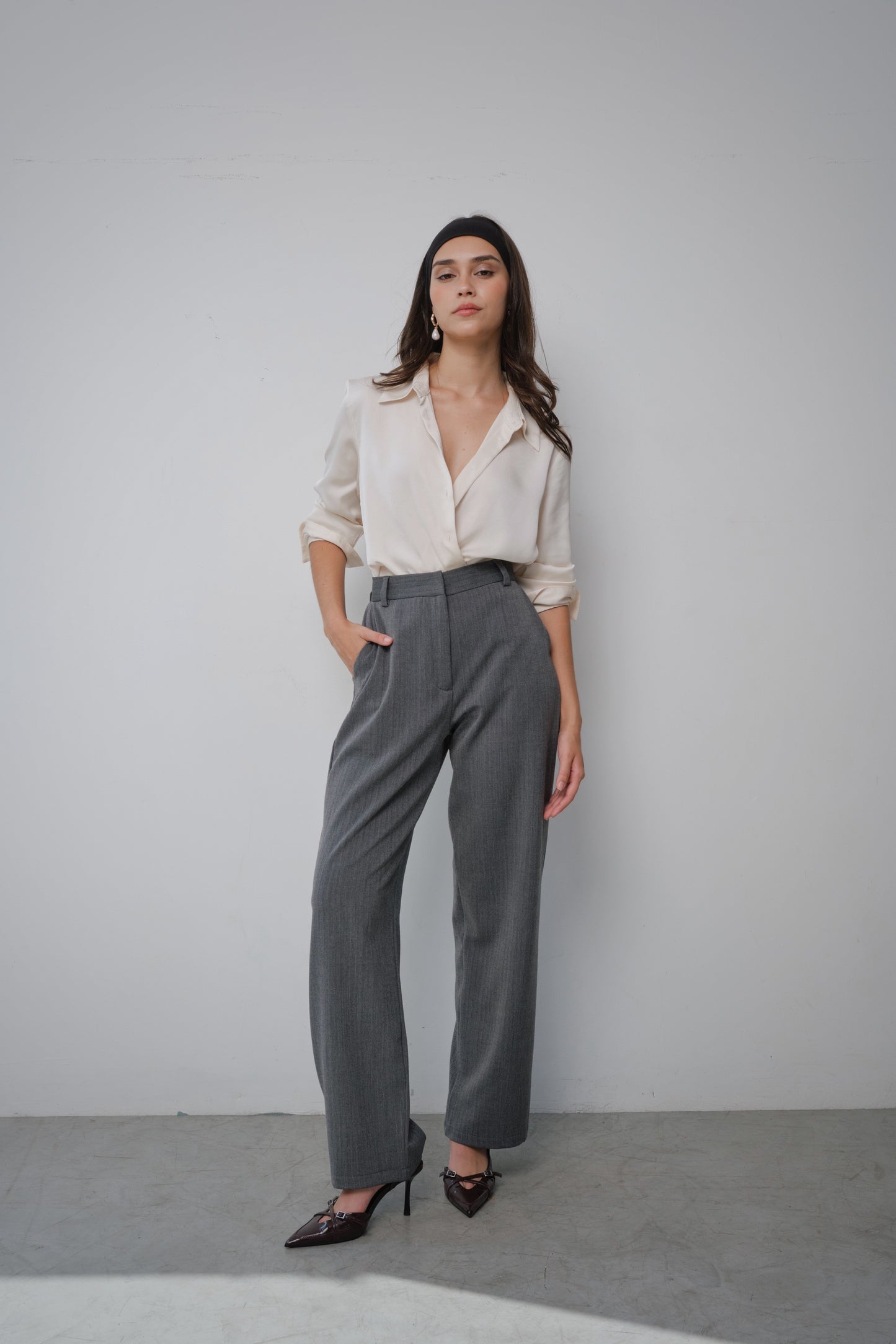 Pantalón clásico espiga gris oscuro