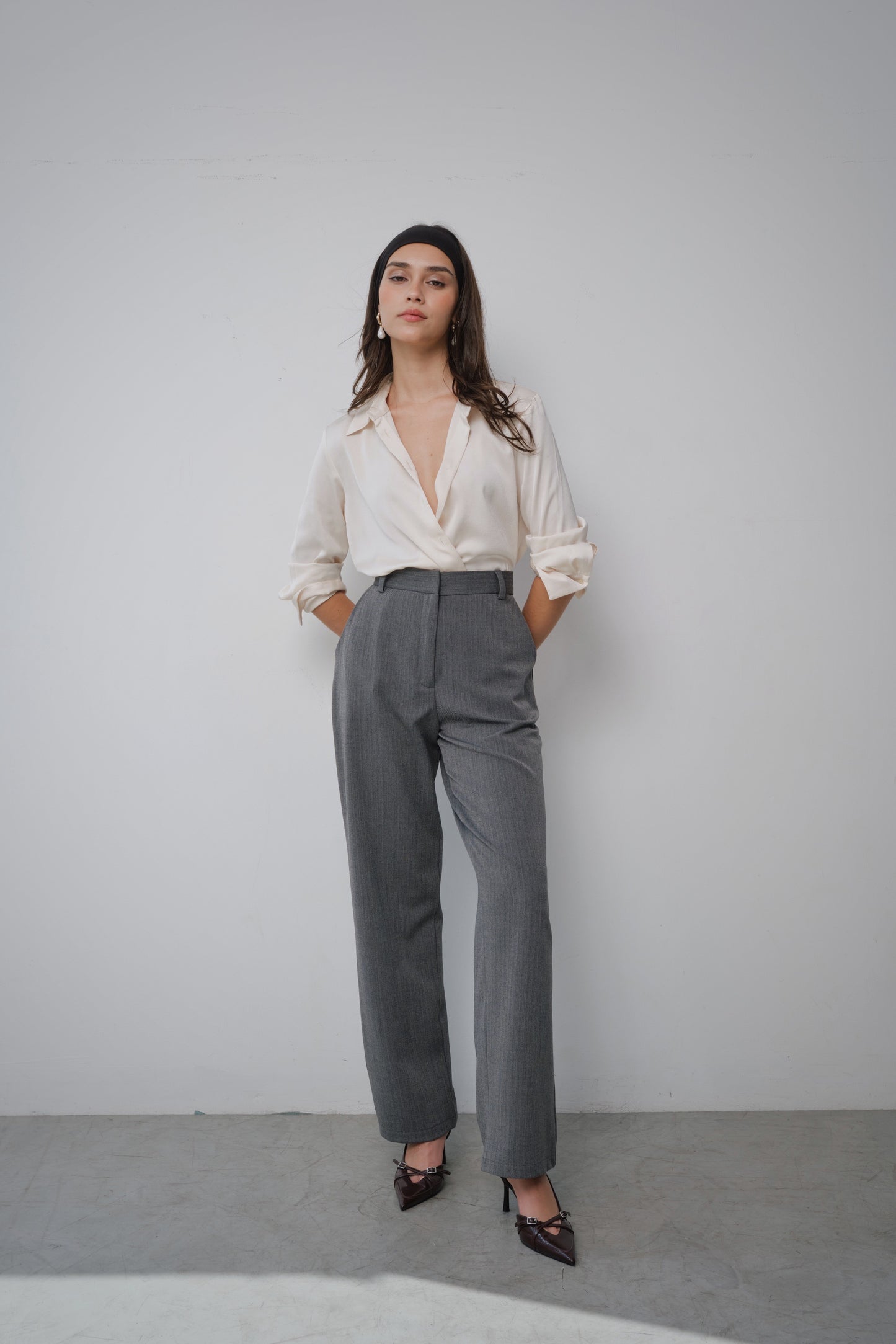 Pantalón clásico espiga gris oscuro