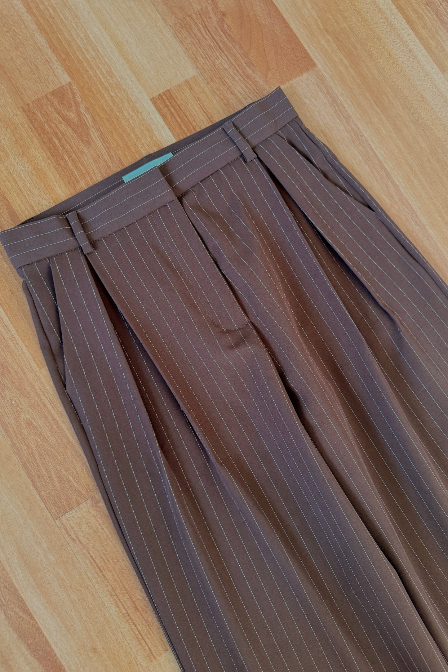 Pantalón de rayas canela