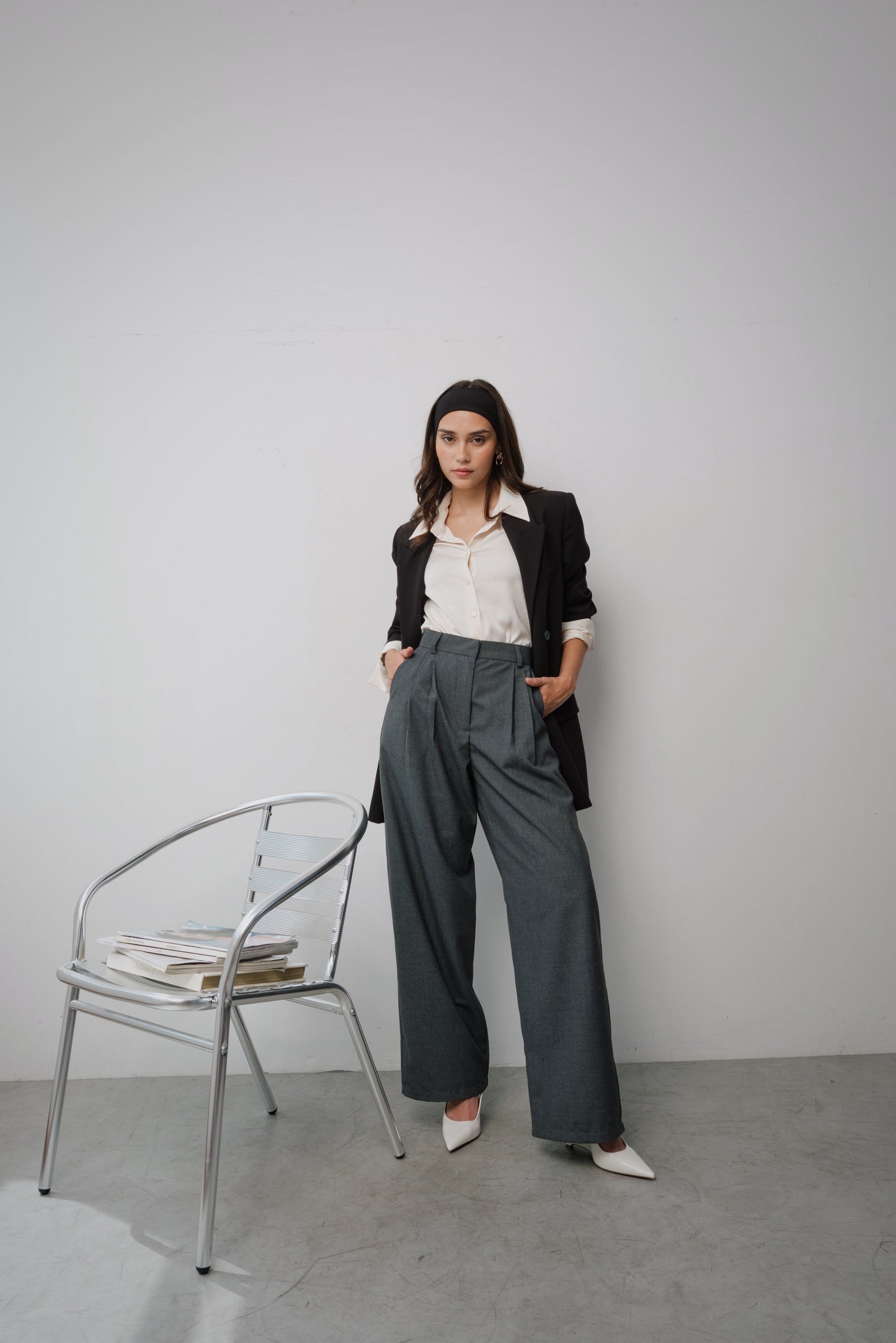 Pantalón de sastre gris medio rígido