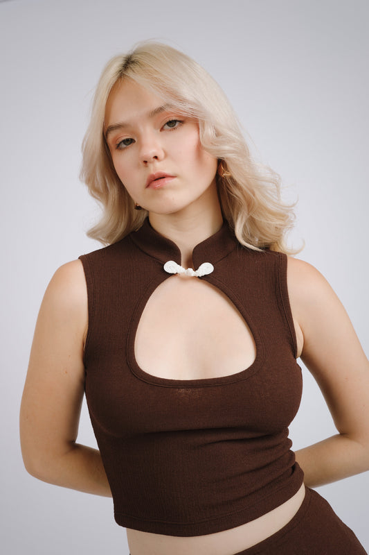 Top mandarín marrón