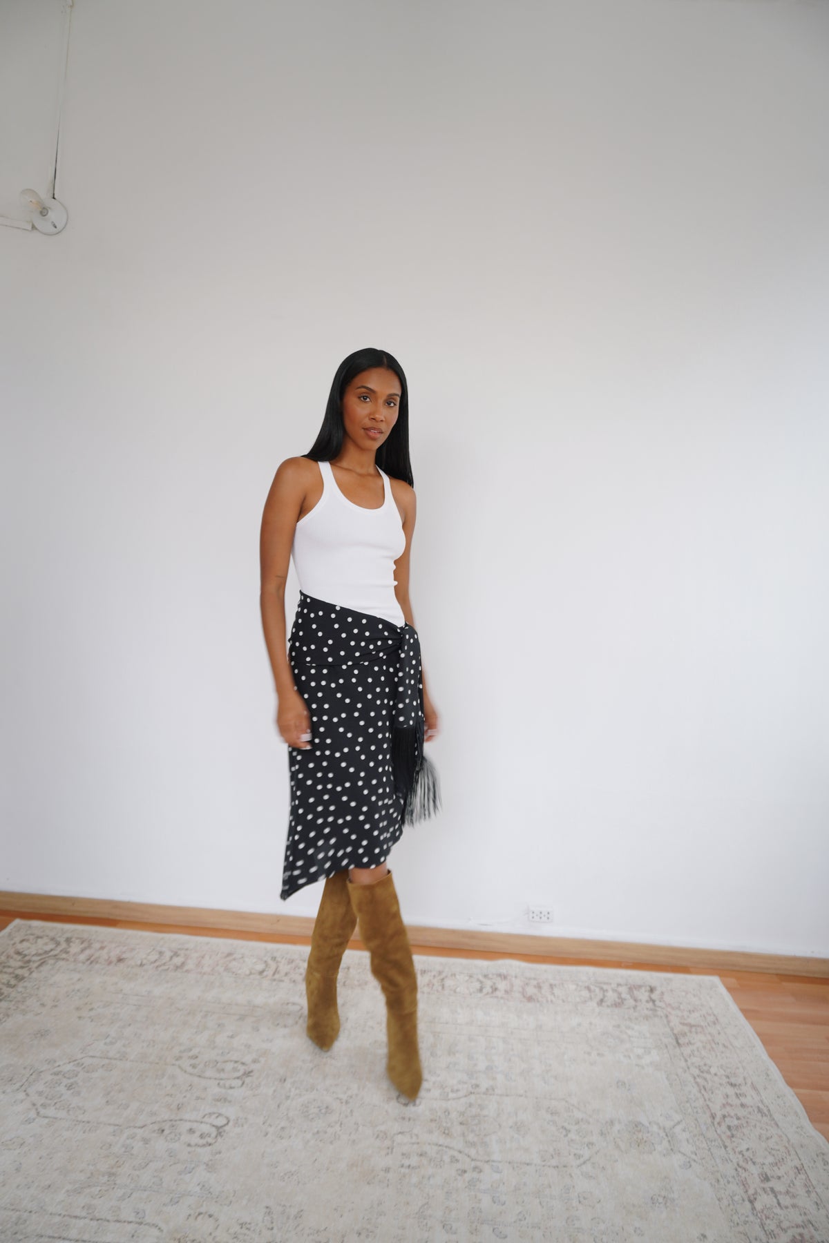 Falda asimétrica Polka negro + faja con flecos