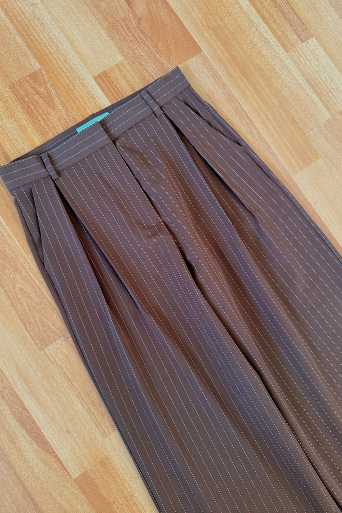 Pantalón de rayas canela
