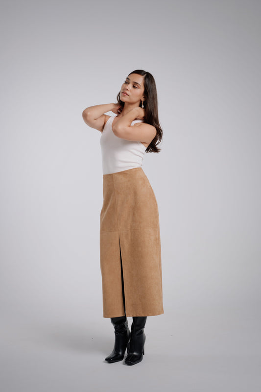 Falda de ante con abertura beige