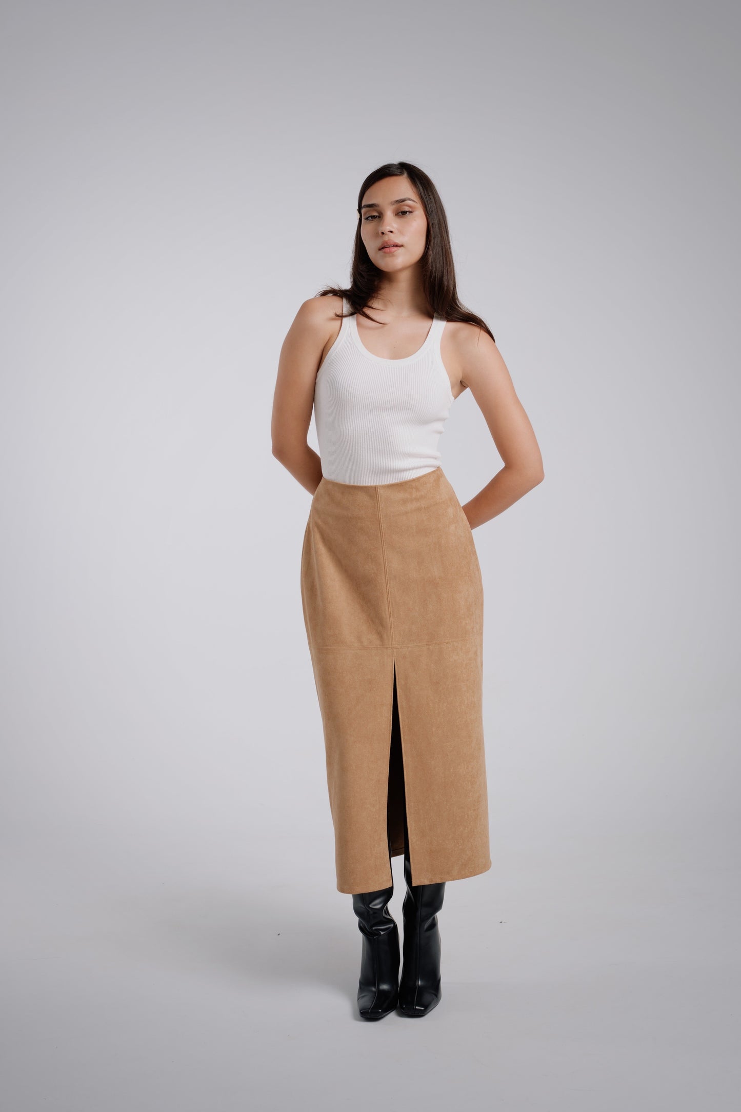 Falda de ante con abertura beige