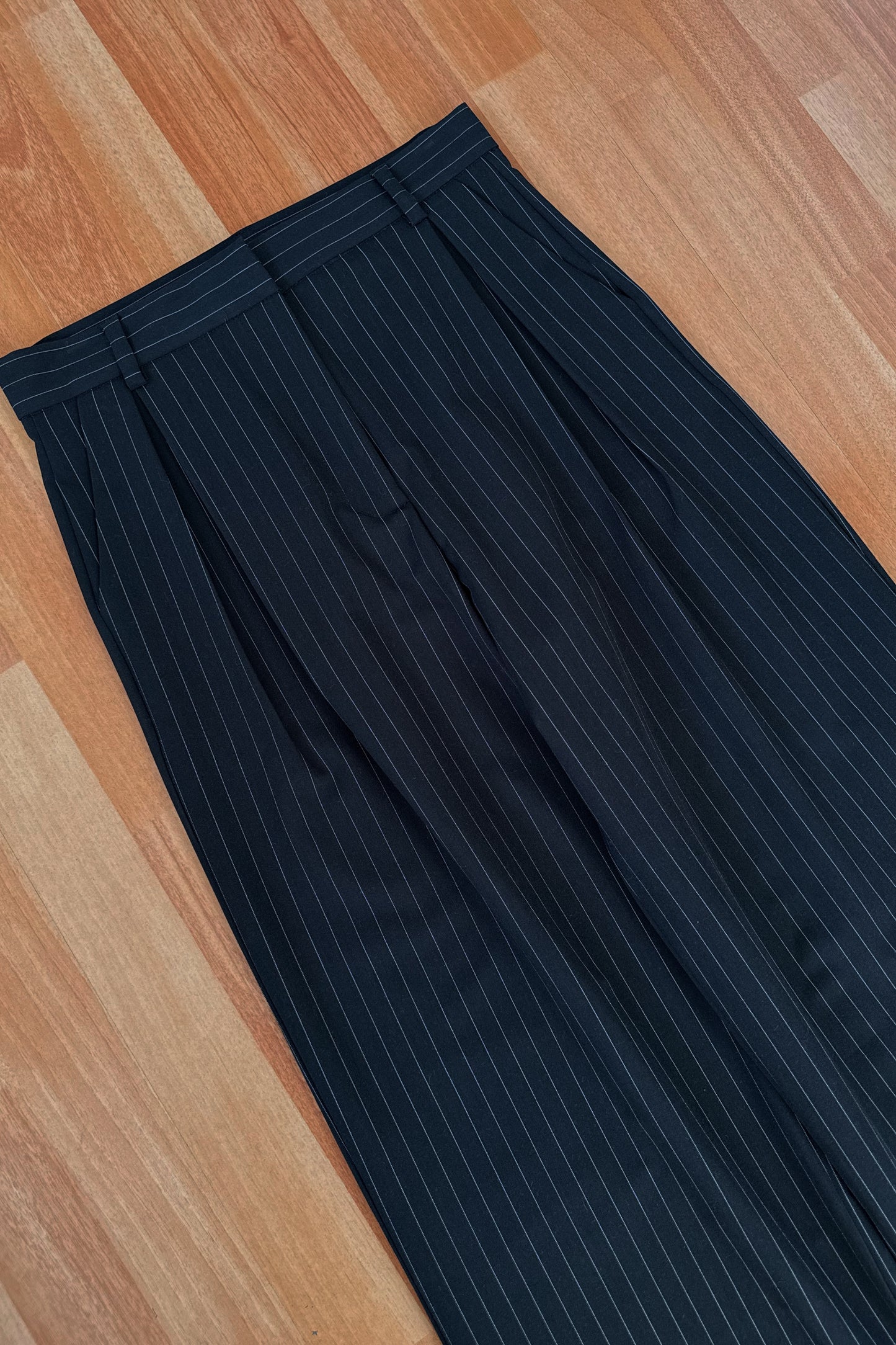 Pantalón de rayas negro