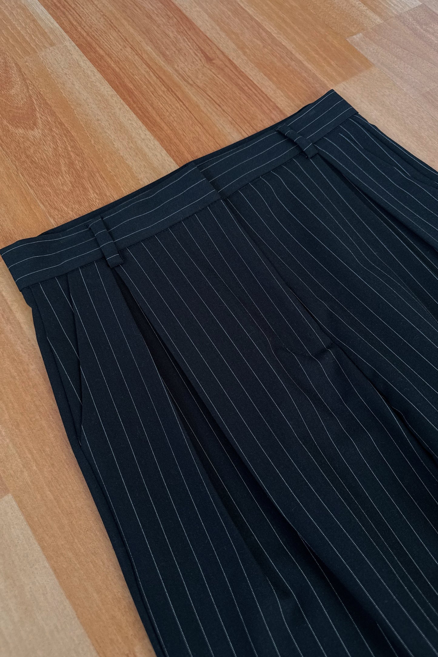Pantalón de rayas negro